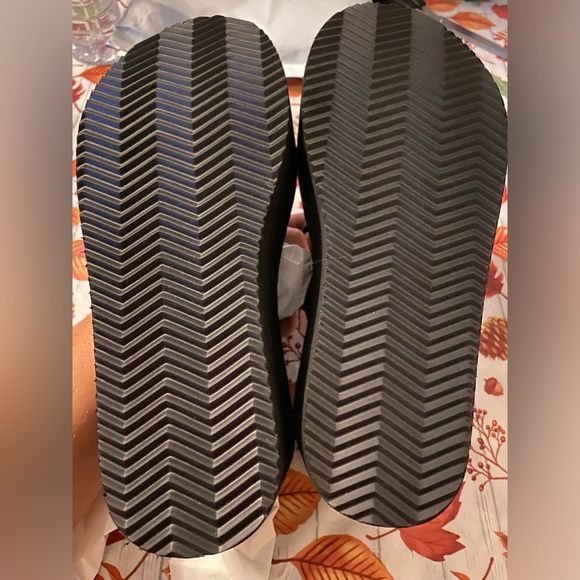 KURT GEIGER LONDON -never used
Kensington Wedge Flip Flops. Sold OUT in stores - Picture 4 of 10